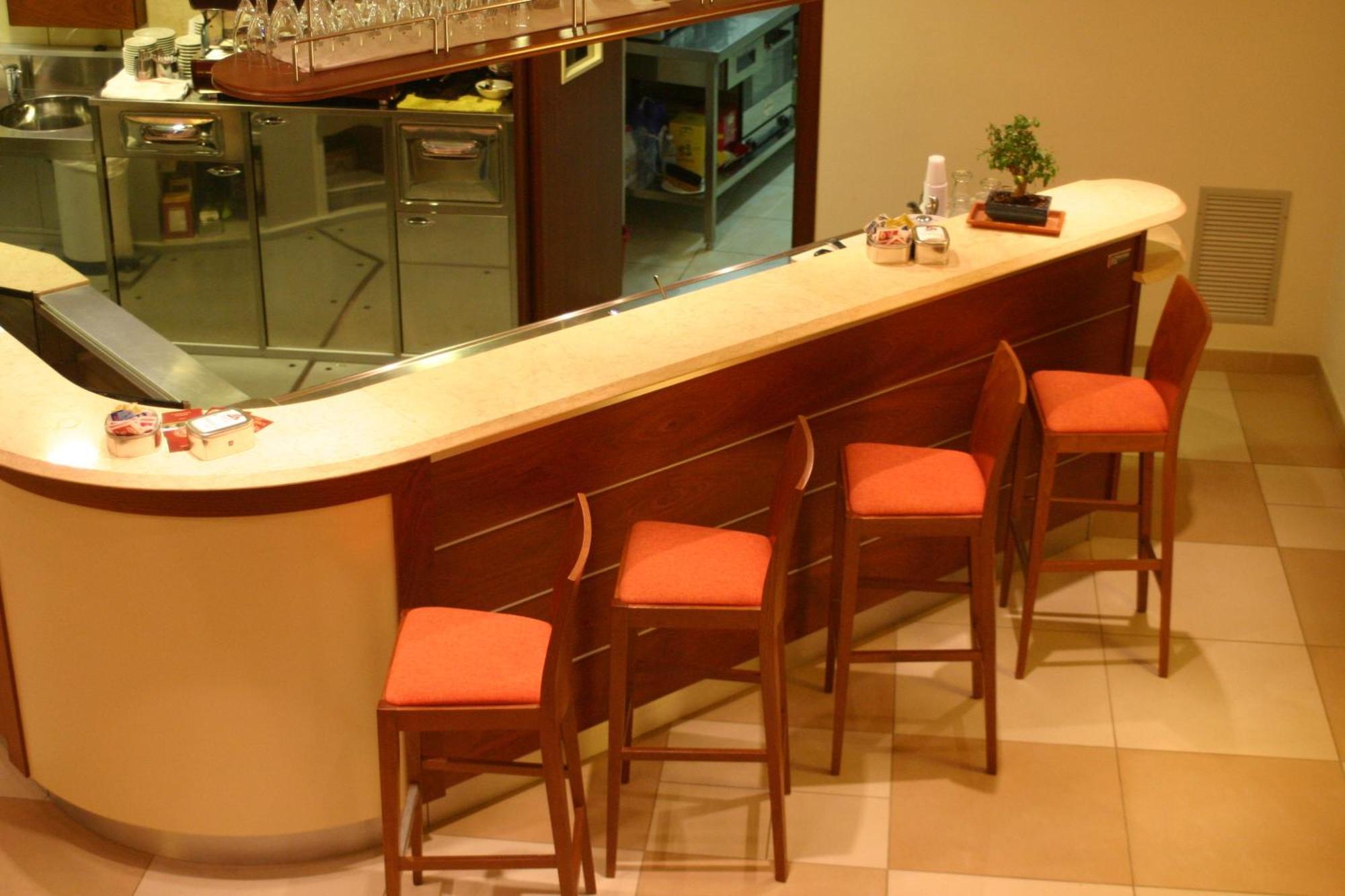 Hermes Hotel Поликоро Екстериор снимка