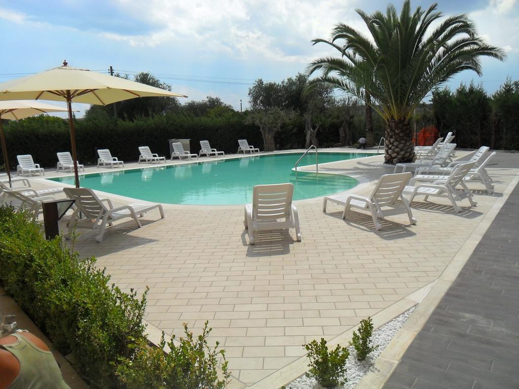 Hermes Hotel Поликоро Екстериор снимка