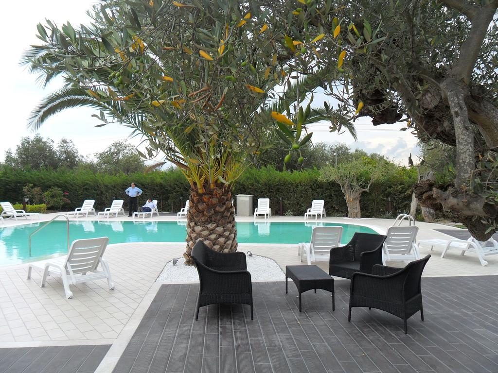 Hermes Hotel Поликоро Екстериор снимка