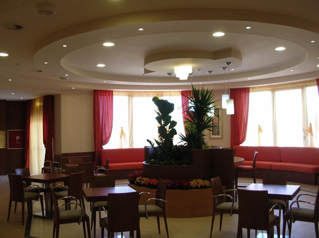 Hermes Hotel Поликоро Екстериор снимка