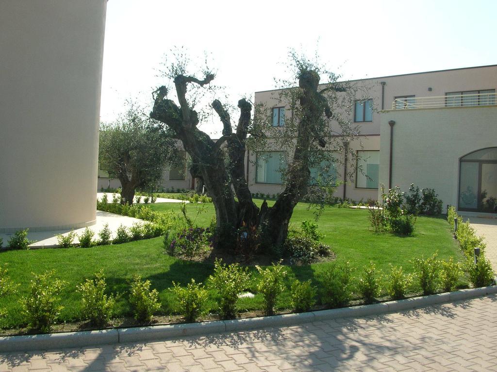 Hermes Hotel Поликоро Екстериор снимка