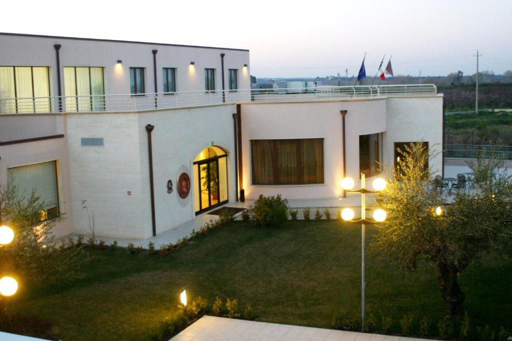 Hermes Hotel Поликоро Екстериор снимка