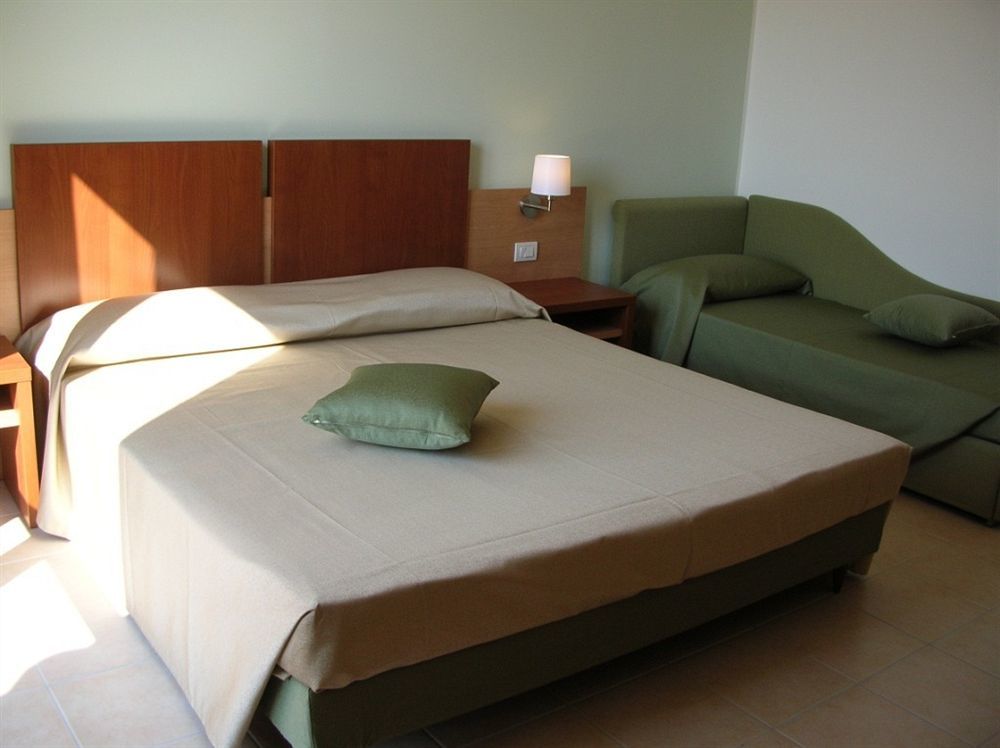 Hermes Hotel Поликоро Екстериор снимка