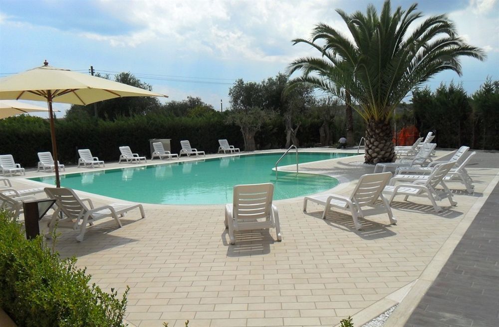 Hermes Hotel Поликоро Екстериор снимка