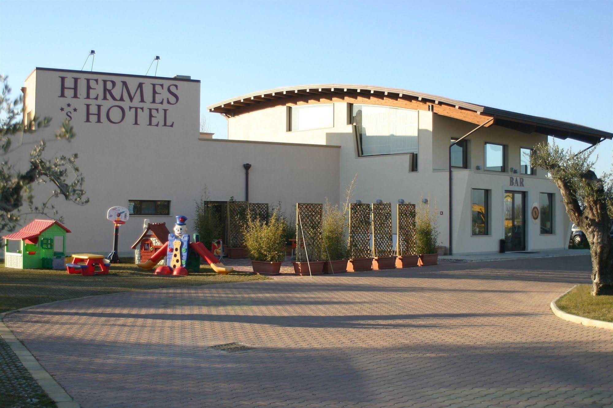 Hermes Hotel Поликоро Екстериор снимка