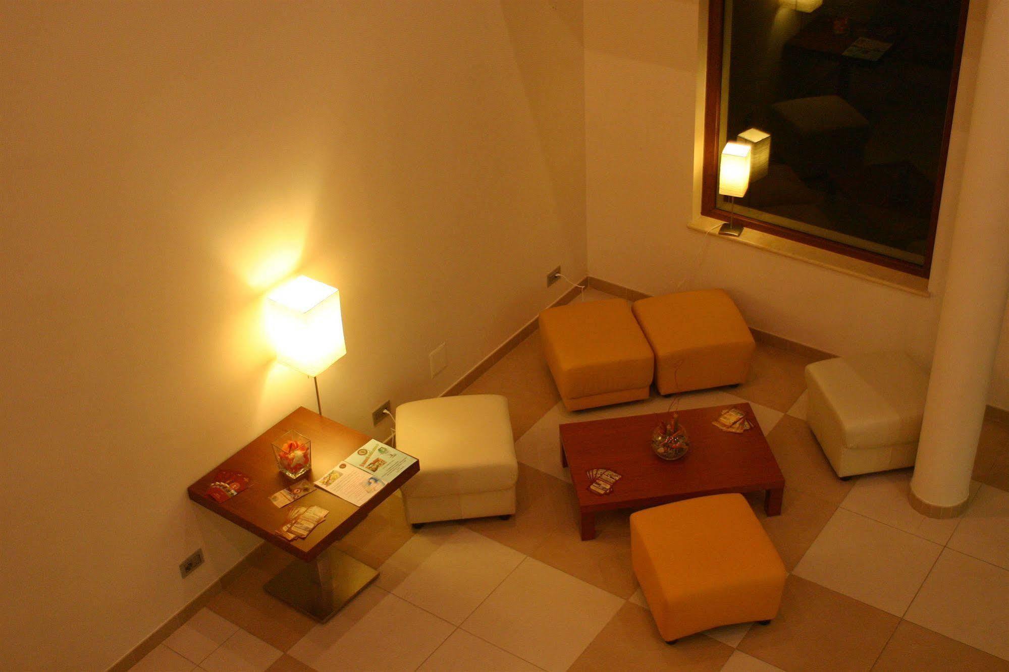 Hermes Hotel Поликоро Екстериор снимка