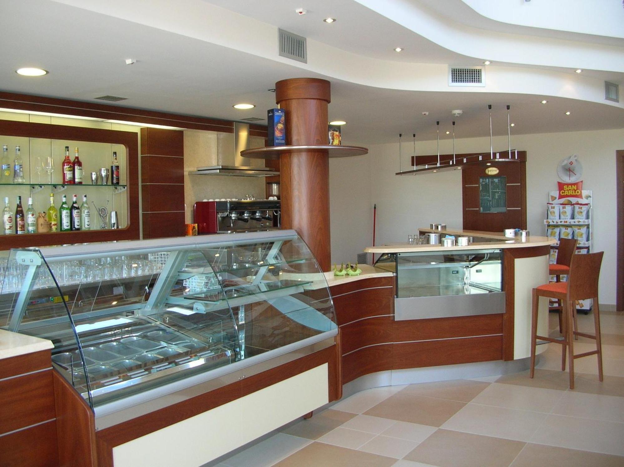 Hermes Hotel Поликоро Екстериор снимка