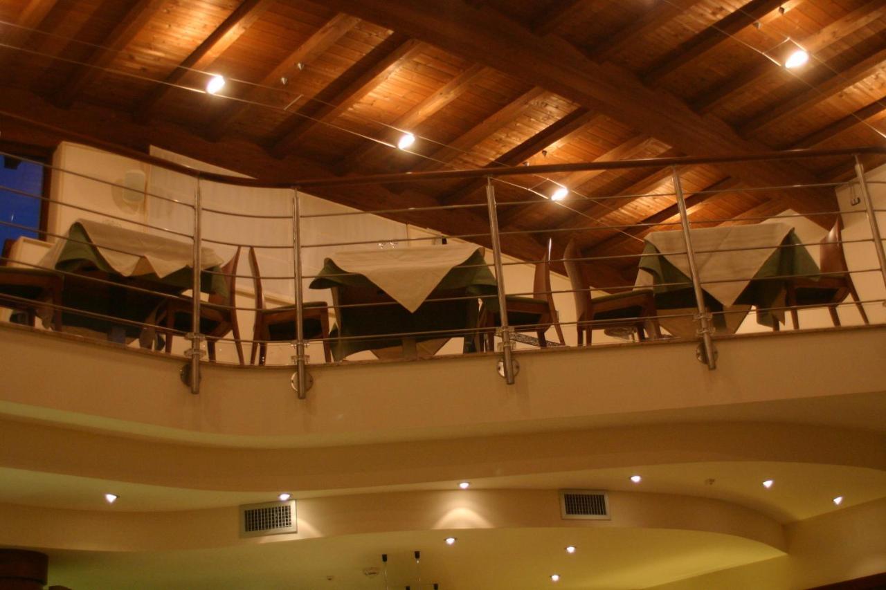 Hermes Hotel Поликоро Екстериор снимка