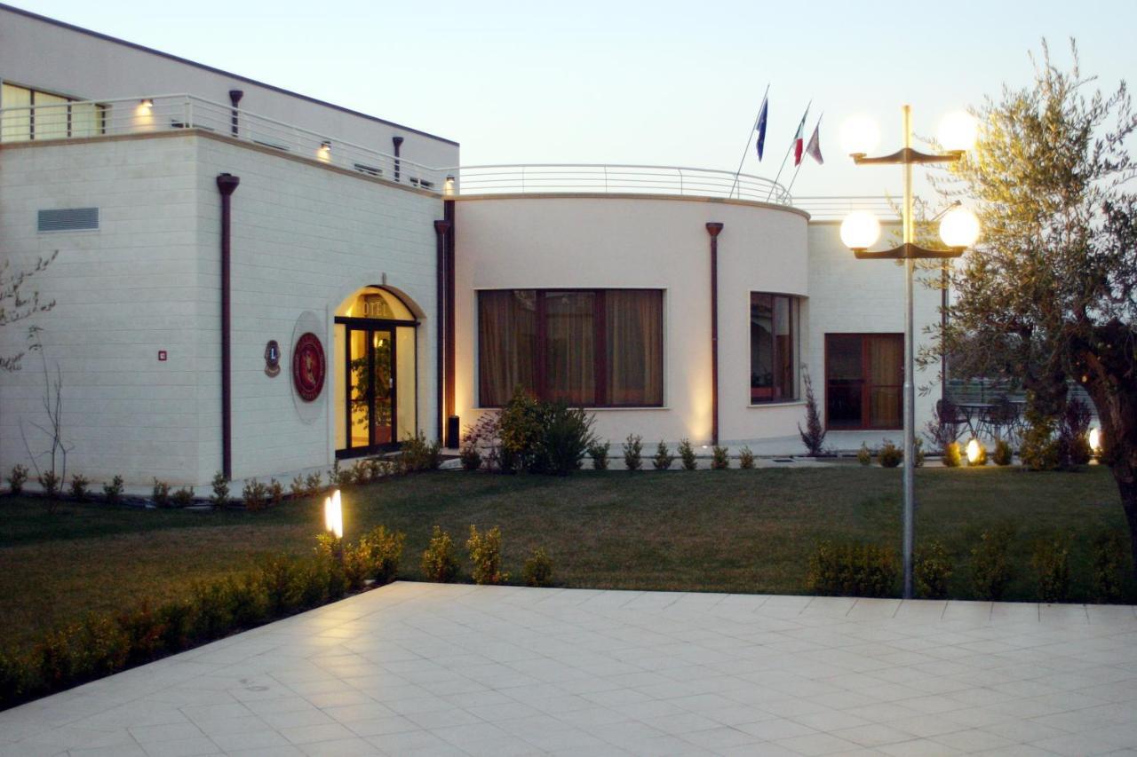 Hermes Hotel Поликоро Екстериор снимка
