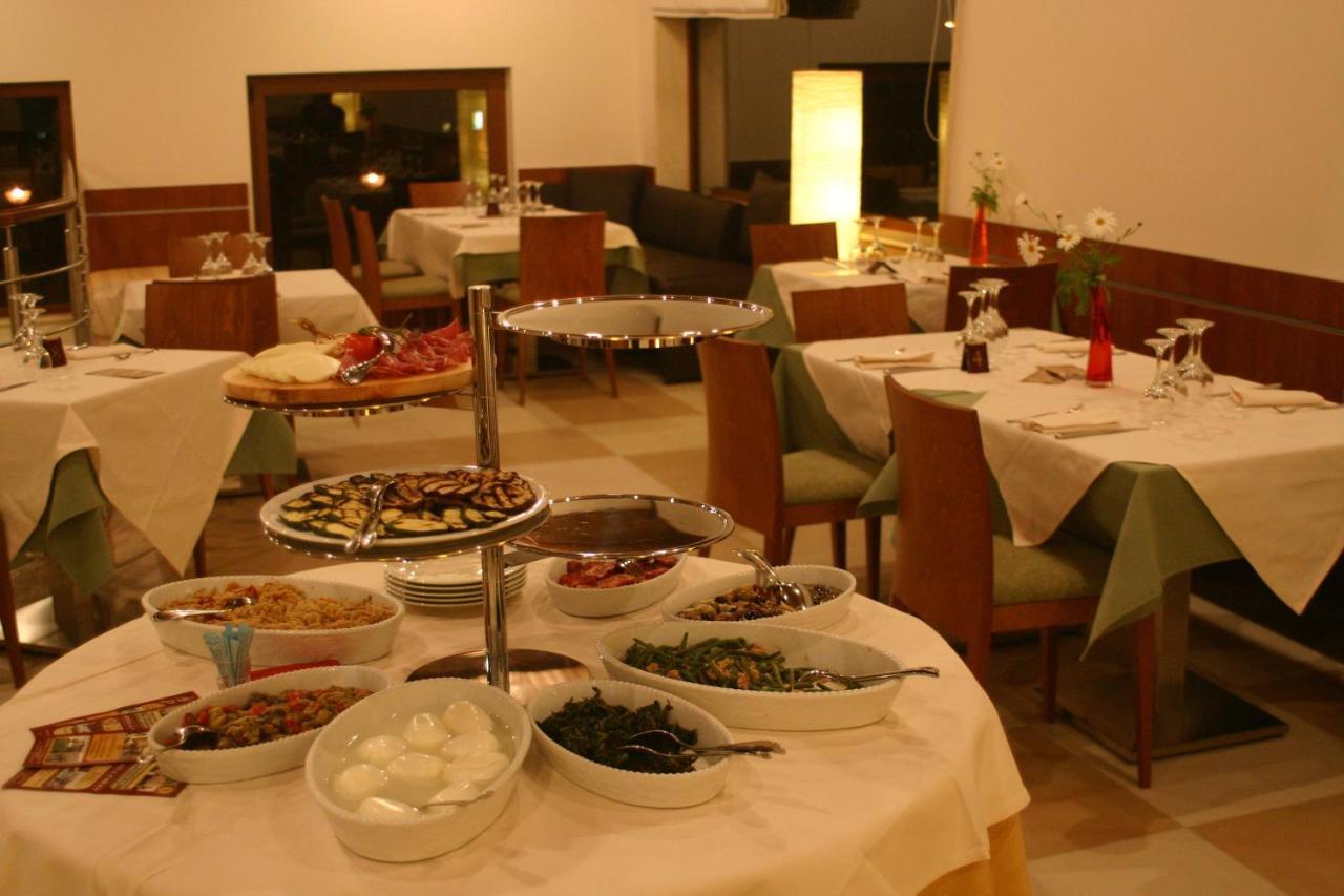 Hermes Hotel Поликоро Екстериор снимка
