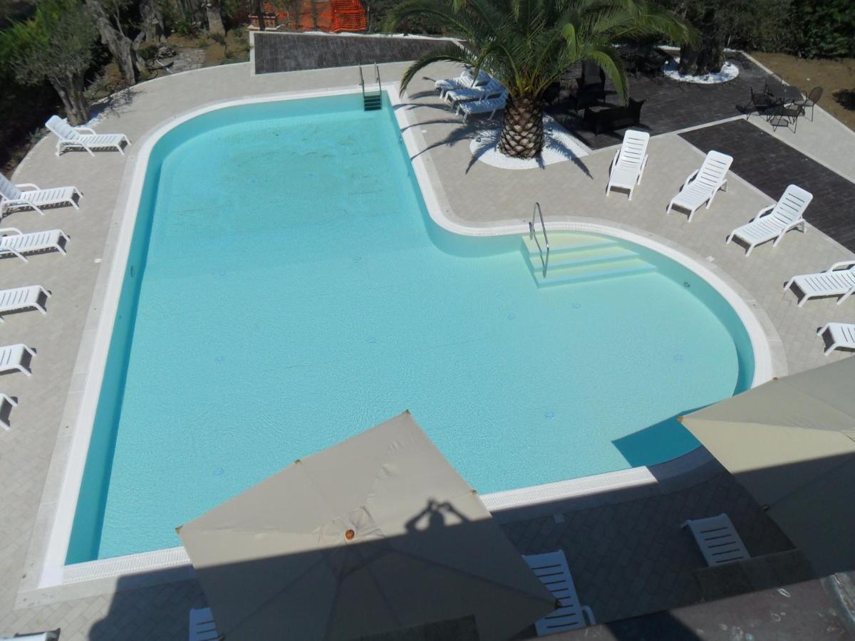Hermes Hotel Поликоро Екстериор снимка