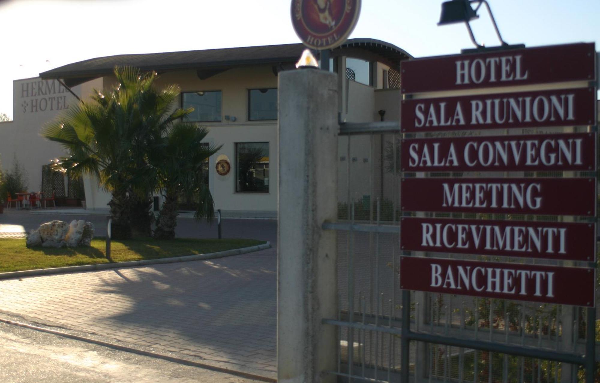 Hermes Hotel Поликоро Екстериор снимка